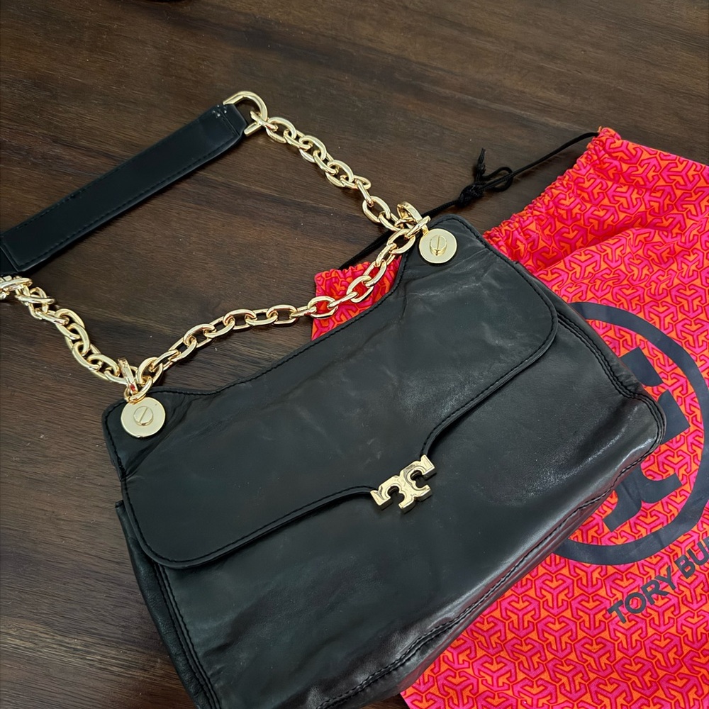 Tory Burch Black Leather Shoulder Bag with Gold Chain - Picture 2 of 9